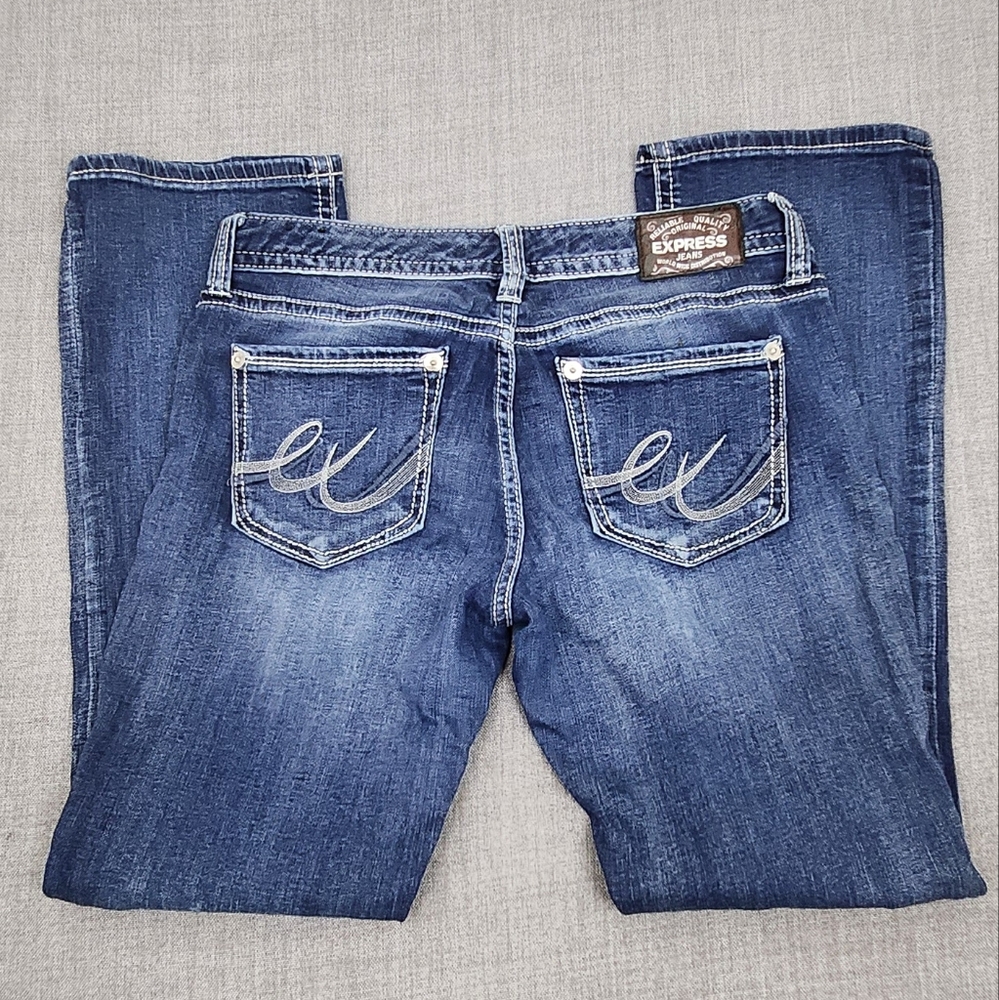 Express Barely Boot Low Rise Medium Wash. 6 Short - Picture 5 of 10